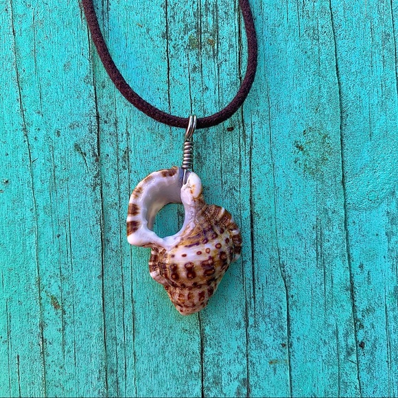 Sea tumbled shell necklace - Picture 2 of 4